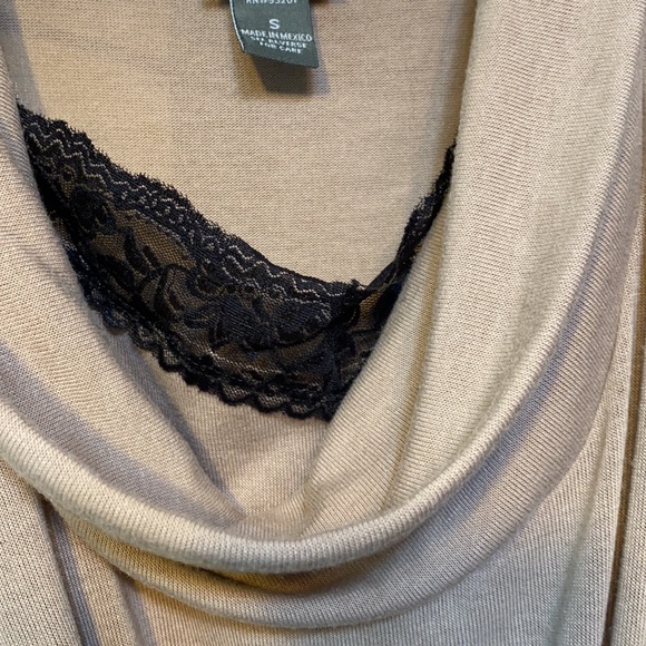 Dots short sleeve sweater. - Picture 3 of 5